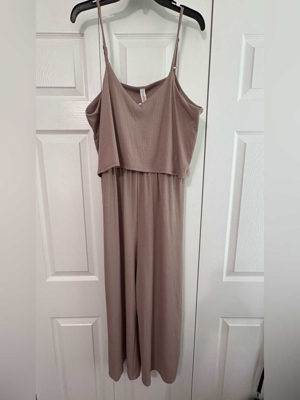 Zenana Taupe Sleeveless Cropped Jumpsuit With Wide Legs. Sz. XL NWT
